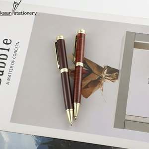 Bolígrafos de Lujo Populares en Color Borgoña con Detalles en Dorado, con Caja, para Regalo Ejecutivo o Souvenir - Product Image 3