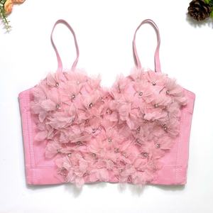 La parte superior Halter con pequeños tachuelas de flores, corsé de hueso de pescado con cuentas, cinturón y cojín en el pecho exuda una sensación de sofisticación. <span class=keywords><strong>Es</strong></span> <span class=keywords><strong>un</strong></span> - Product Image 3