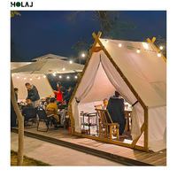 Tente abri hivernale coupe-vent de luxe, type gazebo à pignon fermé avec parois latérales zippées pour restaurant de fondue en plein air