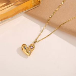 N514 Nuova Collana di Moda in Acciaio Inossidabile con Zirconi Colorati, Lusso Leggero, Cuore Invertito 18K - Product Image 2