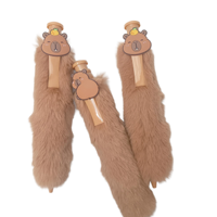 Papeterie mignonne en gros populaire et la plus vendue avec un stylo à bille en peluche Capybara à fourrure