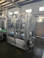 Machine de remplissage automatique isobare de canettes en plastique 220V haute précision pour la production de jus et d'eau gazeuse