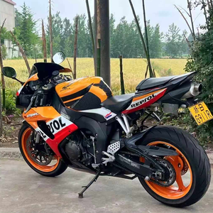 <span class=keywords><strong>Moto</strong></span> <span class=keywords><strong>sportive</strong></span> CBR1000RR Fireblade, excellent état. Moteur 4 cylindres en ligne de 1000 cm³ refroidi par liquide, freins ABS et échappement SBK - Product Image 5