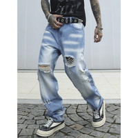Jeans en denim délavé bleu clair sur mesure pour homme, coupe oversize ample à jambe large, détails déchirés prononcés, hiver