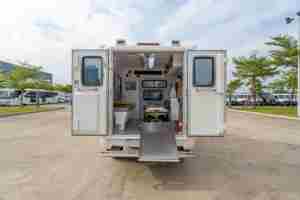 Tout nouveau Toyota Hilux Diesel tout-terrain Ambulance Pickup Transmission manuelle Véhicule d'urgence de haute qualité à vendre - Product Image 6