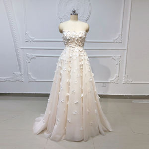 فستان زفاف بسيط بدون حمالات ثلاثي الأبعاد فستان زفاف من Aline - Product Image 1