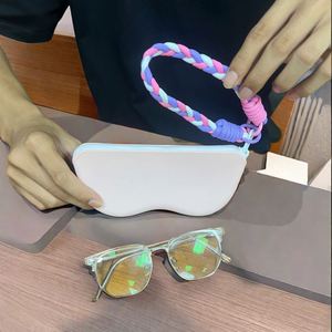 Pochette unisexe polyvalente en silicone imperméable pour lunettes de soleil et lunettes de vue, facile à transporter, design élégant, pour la maison - Product Image 1