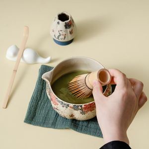 Juego de Tazas de Matcha de Cerámica con Batidor de Bambú, Diseño Floral Oriental para Ceremonia del Té, Utensilios de Cerámica - Product Image 5