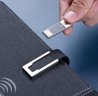 Carnet de notes en cuir 2026 avec reliure cousue, batterie externe, chargeur sans fil, clé USB 8 Go et lampe de lecture intégrée pour articles souvenirs