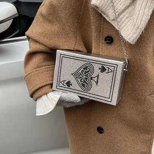 Pochette de soirée créative pour femme, motif reine de poker, en PU, ornée de strass et de chaînes, pour fêtes et cocktails - Product Image 6