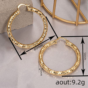 Grandi Orecchini a Cerchio Texturizzati per Donne, Design Accattivante, Accessori per Feste - Product Image 4