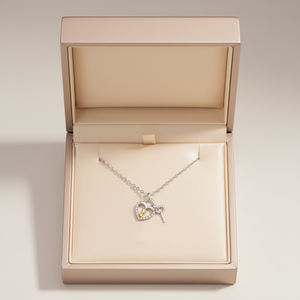 Collier Pendentif Cœur et Clé en Or Blanc Massif 18K avec Diamant Naturel, Bijou Élégant de Haute Qualité pour Vente en Gros - Product Image 4