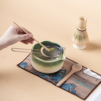 Ensemble cadeau de matcha japonais personnalisé avec fouet en bambou, bol en céramique et accessoires pour la cérémonie du thé