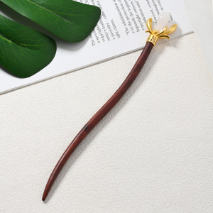 Nouvelle épingle à cheveux en bois de santal, style chinois, design sophistiqué et polyvalent, avec un raffiné pompon, tendance et élégante. - Product Image 1