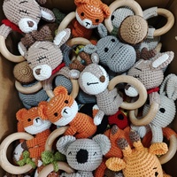 Animaux en crochet faits main en coton (Larve, Abeille, Chat, Baleine, Méduse, Ours) avec hochet à anneau en bois de hêtre, décoration de sapin de Noël
