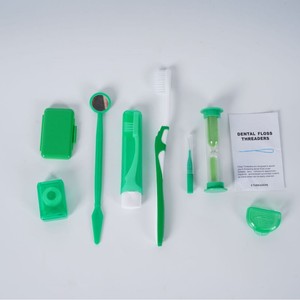 Ensemble de soins bucco-dentaires 8 pièces avec kit de brosse à dents, brossettes à fil dentaire et miroir pour le nettoyage des dents, vert - Product Image 5