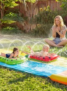 Toboggan aquatique sur le thème des fruits avec arroseur et 2 planches de surf pour les enfants – Course en plein air dans le jardin - Product Image 6