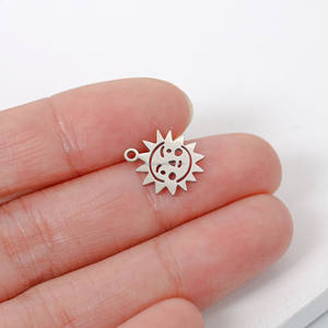 Colgante de Sol Sonriente de Acero Inoxidable, Amuleto Celestial, Joyería con Logotipo Cósmico Personalizado, Etiqueta de Joyería, Amuleto DIY para Collares y Pendientes - Product Image 4