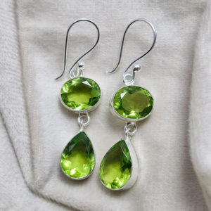 Pendientes de Plata de Ley 925 de la Mejor Calidad, Estilo Colgante/Gota, con Piedra Preciosa de Peridoto, Diseño de Doble Gota, Regalo de Joyería para Ella - Product Image 1