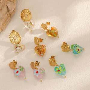 Pendientes de gota con personalidad, pendientes de aro goteo de aceite de acero inoxidable con Huggie Vintage, Pendientes colgantes de corazón para mi hija - Product Image 1