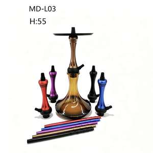 Ensemble de chicha moderne avec base en métal et verre, pipe à tabac avec embouts et tubes colorés pour usage en lounge - Product Image 1