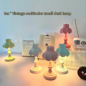 Lámpara de Mesa Creativa Retro con Pantalla de Hoja de Loto, Luz Nocturna de Escritorio, Mini Lámpara de Lectura con Carga USB, Decoración Retro para el Hogar - Product Image 2