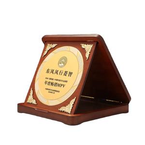 Caja de madera de placa de escudo de cristal de estilo Vintage de alta demanda para Premios de año de <span class=keywords><strong>empleo</strong></span> diseño de dibujos animados duradero exportación directa China - Product Image 2