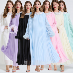 Robe longue ample plissée à col rond et manches fourrure, ornée de diamants, nouvelle collection pour femme - Product Image 1