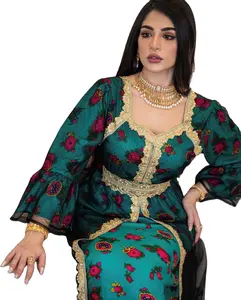 2 परतें मुस्लिम महिलाओं के कपड़े मुद्रण फूल भीतरी परत पोशाक अबाया सोने की फीता सजावट नेट आउट परत के साथ