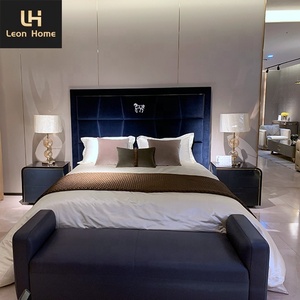 Cama Doble King Size de Diseño Italiano de Lujo Posmoderno para Dormitorio - Product Image 2