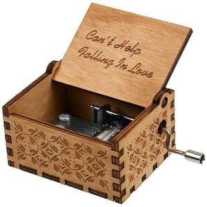 Caja <span class=keywords><strong>de</strong></span> música <span class=keywords><strong>de</strong></span> madera grabada antigua "<span class=keywords><strong>No</strong></span> se puede evitar enamorarse" Estuches musicales Regalo <span class=keywords><strong>de</strong></span> cumpleaños Juguetes para niños - Product Image 2