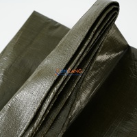 Rouleau de bâche en PE robuste de 250 g/m² de couleur verte pour les équipements et les machines industrielles