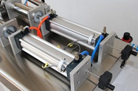 Machine de remplissage de liquides pneumatique à double tête semi-automatique pour jus, huile comestible, shampoing, cosmétiques, gel capillaire