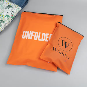 Sacs de vêtements en gros avec fermeture éclair orange, emballage personnalisé avec logo, sacs ziplock pour chaussettes, sacs de vêtements translucides pour petites entreprises - Product Image 1
