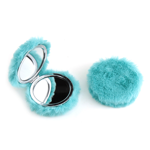 Espejo de Maquillaje de Bolsillo Compacto, Suave y Peludo, con Diseño de Piel - Product Image 4