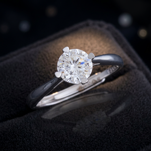 Anillo de Compromiso de Moissanita para Mujer, Plata de Ley 92.5, Bañado en Oro, Corte Brillante Redondo, Elegante y Duradero - Product Image 3