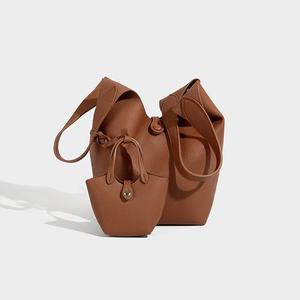 กระเป๋าถือทรงถังหนัง PU แฟชั่นเรียบง่าย กระเป๋าสะพายไหล่ผู้หญิง พร้อมกระเป๋าใบเล็กถอดได้ กระเป๋าถือคุณภาพสูงสำหรับผู้หญิง - Product Image 5