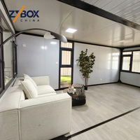 Villa Prefabbricata ZYBOX 40ft con Tetto a Falda, Struttura in Acciaio Leggero, Pannelli Bianchi, Tettoia con Traliccio Esposto, Modulare per Resort di Montagna e Reception