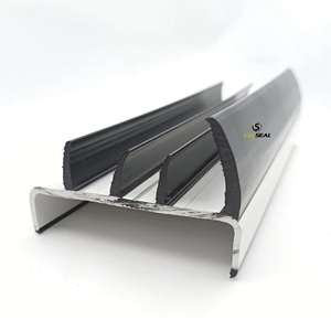 Joint d'étanchéité de bas de <span class=keywords><strong>porte</strong></span> OEM ODM, bande de protection pour bord de <span class=keywords><strong>porte</strong></span> de camion, service personnalisé, matériau PVC, étanche, garantie 5 ans - Product Image 5
