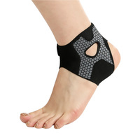 Attelle de cheville sportive professionnelle anti-entorse d'été avec support stabilisateur et motif nid d'abeille réglable