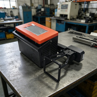 Le plus petit graveur laser à fibre portable, machine de marquage laser manuelle pour le marquage de logos sur métal et acier inoxydable