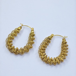 Bague en acier inoxydable plaqué or 18 carats moderne UM Jewelry, vente en gros pour unisexe/hommes/femmes, usage quotidien, cadeau d'anniversaire, décontractée - Product Image 6