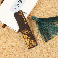 Marque-page en bois naturel gravé au laser avec pompon Artisanat en bois créé en usine pour les amoureux des livres et la décoration murale