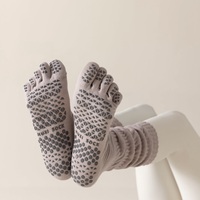 Chaussettes en coton tricotées à 5 orteils avec découpe à l'instep, antidérapantes à pois, respirantes, pour yoga et pilates, disponibles en plusieurs couleurs