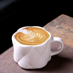 Mug en céramique avec motif de feuilles, tasse à café en porcelaine pour un usage quotidien - Product Image 1