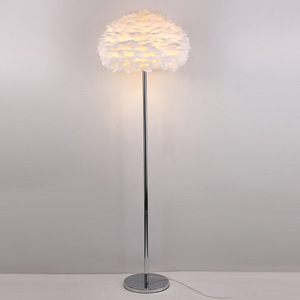 Lampe autoportante en plumes blanches, design moderne, style américain, luminaire décoratif d'intérieur, avec interrupteur marche/arrêt, idéal pour un salon - Product Image 1