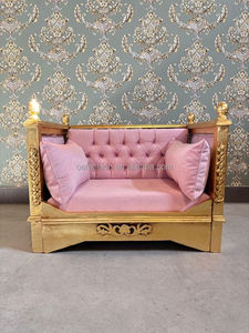 Cama de Lujo para Perros de Madera Maciza Tallada en Oro Antiguo OE-FASHION, Sofá para Mascotas de Terciopelo Rosa Real para Proyectos de Villas - Product Image 1