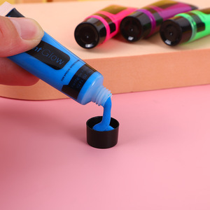 Juego de 12 Rotuladores de Pintura Corporal y Facial UV Luminosos, Rotuladores Acrílicos para Fiestas, Decoración Creativa para Fiestas y Bares - Product Image 6