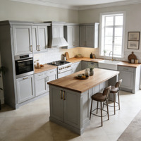 Meuble de cuisine transitoire sur mesure avec tiroirs à fermeture amortie et cuisinière à gaz encastrée