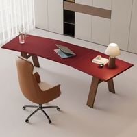 Un bureau moderne luxueux avec un design haut de gamme en cuir et en bois, adapté aux jeux en famille, à l'écriture et à l'utilisation d'un ordinateur.